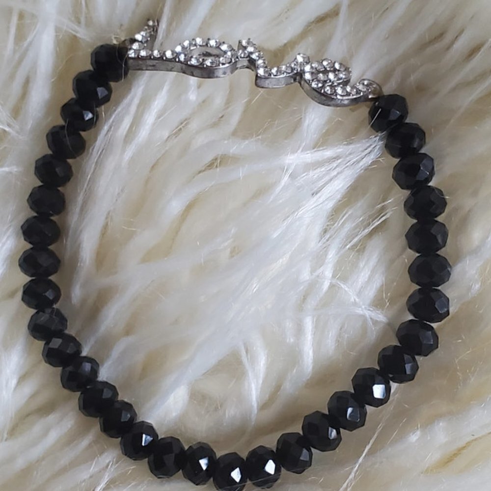 Athra Love Stretch Bracelet. 🌴